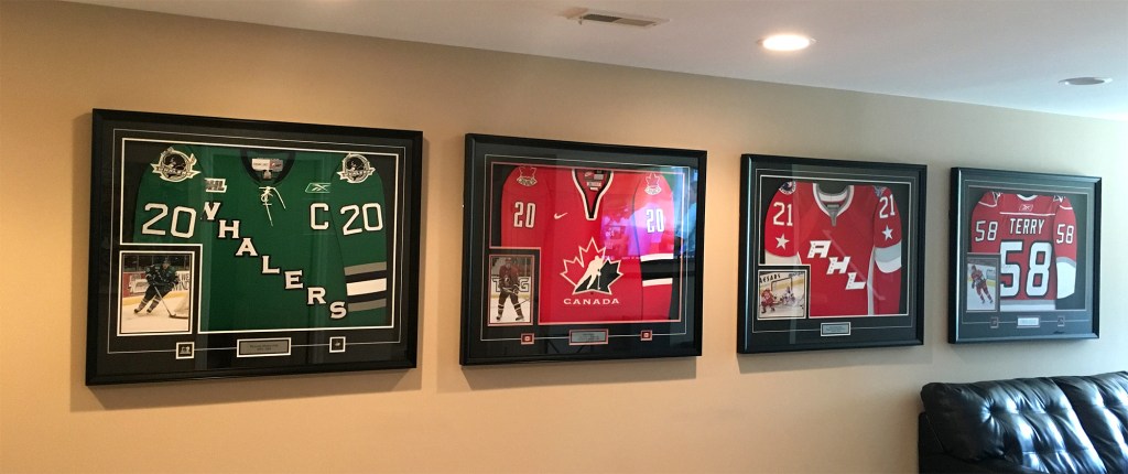 Oakland Art Installers: Specializing in residential and corporate artwork installation in the Greater Detroit area.